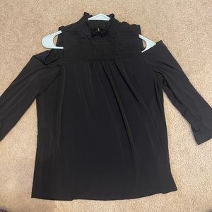 Cute peek-a-boo shoulder top. Size M